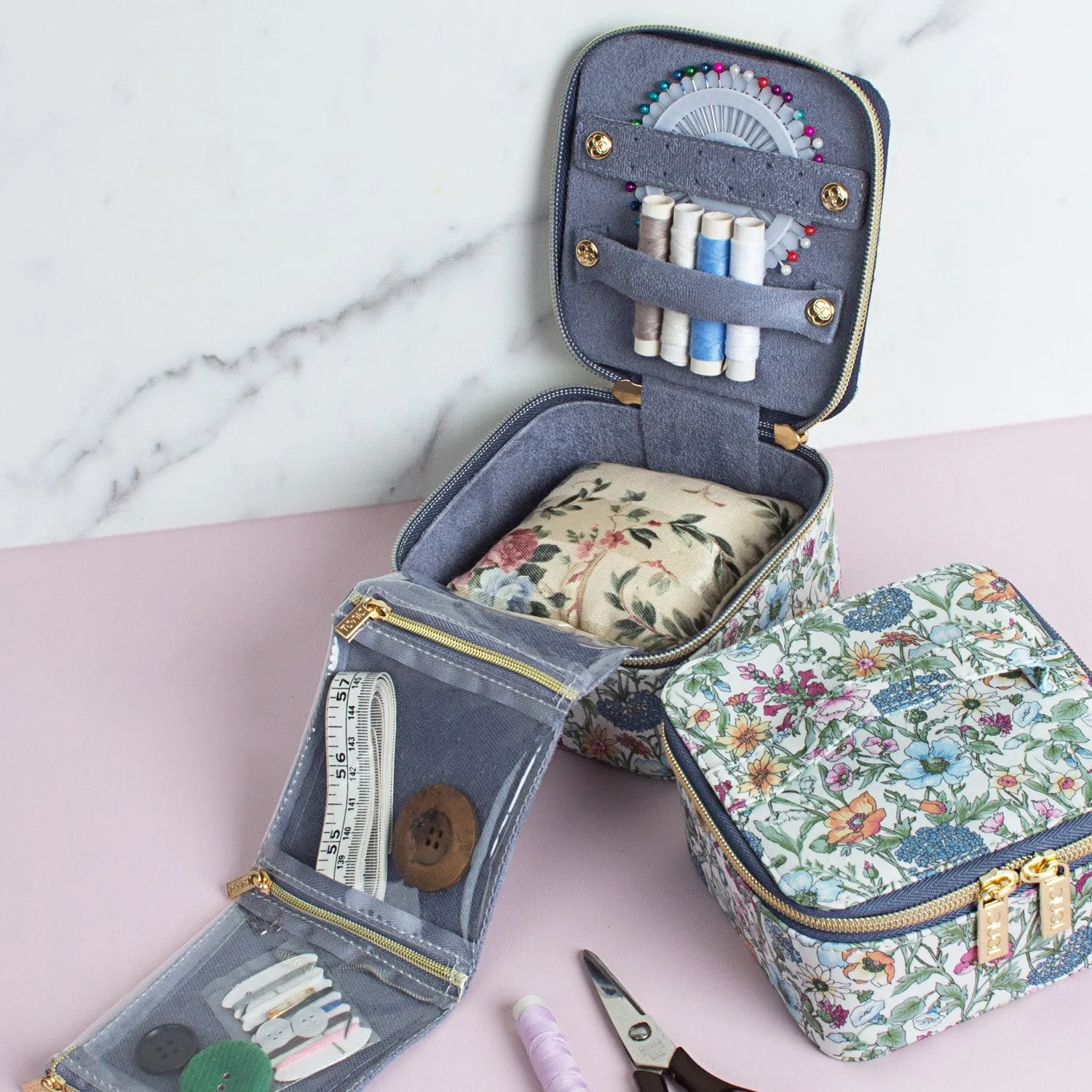 Hanging Travel Bundle