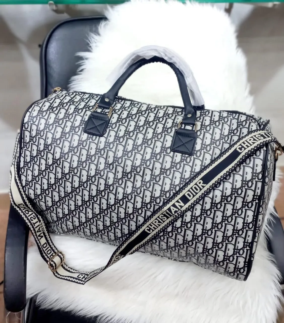 TRAVEL BAG - 12