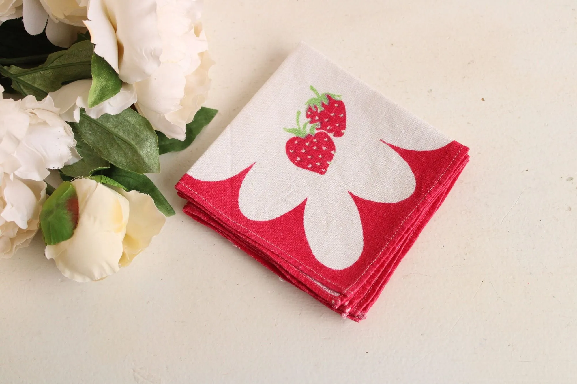 Vintage 1960s 1970s Set of Four Strawberry Print Linen Napkins